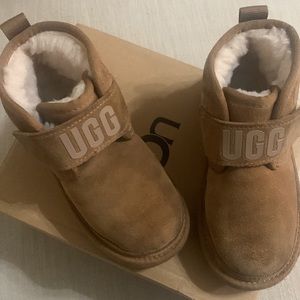 Gently Used 11 toddler UGG Nuemel II Slip On Boot